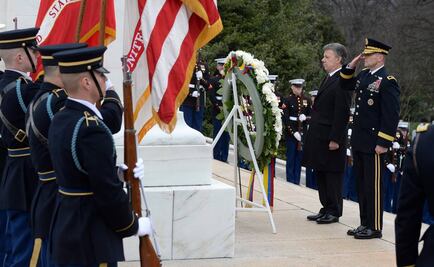 Santos honra en EU a héroes caídos