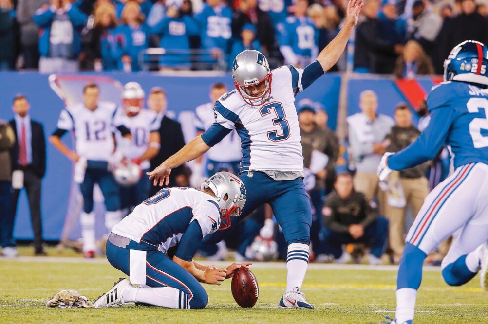 Stephen Gostkowski anotó gol de campo de 54 yardas en el último aliento (JIM O'CONNOR. USA TODAY SPORTS)