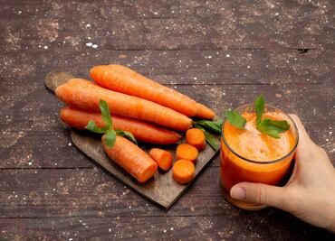 Para qué sirve tomar jugo de zanahoria