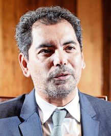 Secretario de Finanzas negocia por delegados de PRD