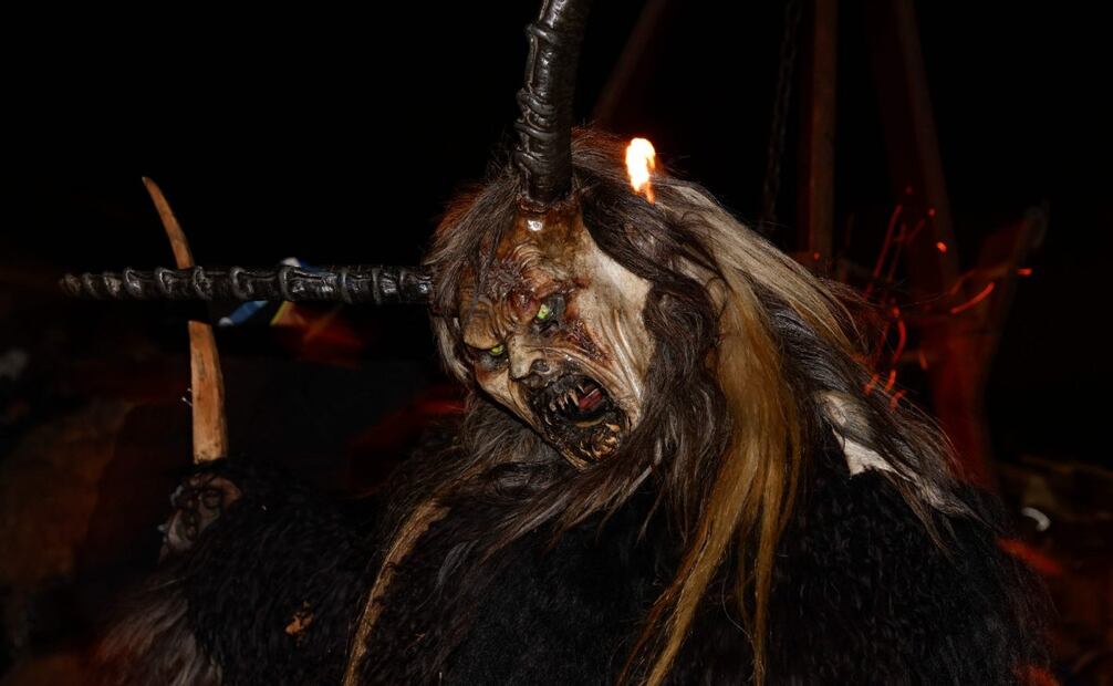 Diversas personas han recreado múltiples mascaras de Krampus (17/12/2024). Foto: AFP