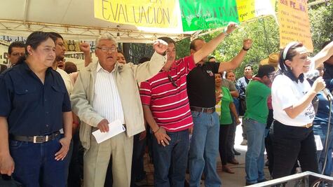 Dirigentes de la CNTE cierran filas con maestros de Oaxaca