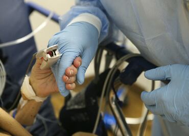 Ómicron provocará más hospitalizaciones y muertes por Covid, que variante delta: CDC europeo