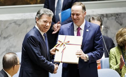 Santos entrega acuerdo de paz con FARC a ONU 