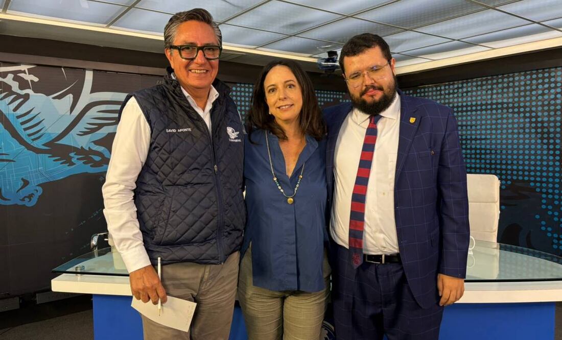 El especialista en Seguridad Víctor Hernández con David Aponte y Maite Azuela en Con los de Casa este miércoles 10 de septiembre de 2025. Foto: Paola Reyes/ EL UNIVERSAL