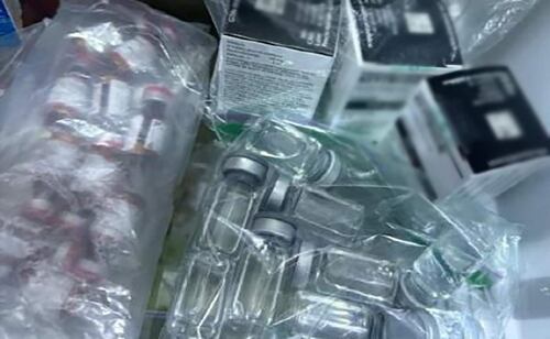 Detienen a dos personas en Edomex por venta de medicamentos apócrifos. Foto: Especial