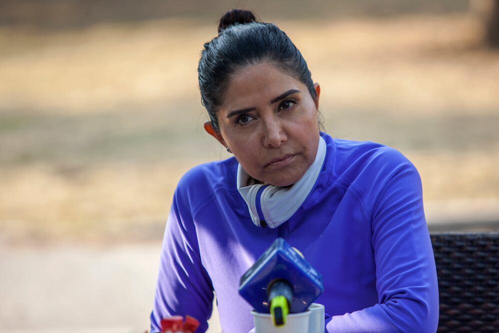 Alejandra Barrales en un encuentro con medios luego de acudir a correr a la pista de El Sope en Chapultepec (Foto: Camila Mata / EL UNIVERSAL)