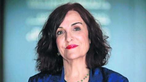 "Si no sentimos, nos volvemos puros narradores de sucesos": Elvira Lindo, escritora