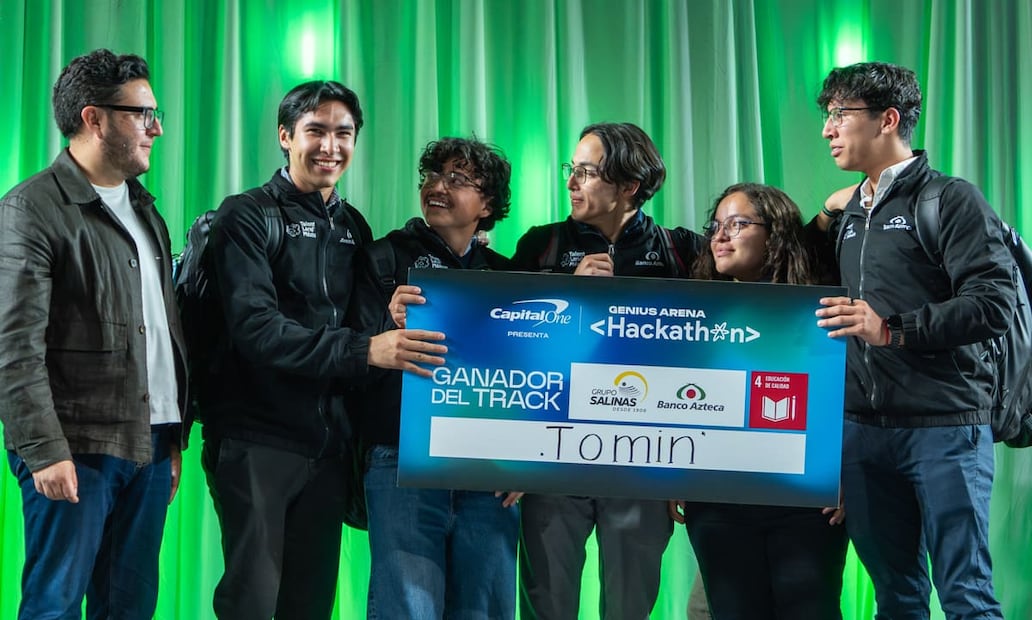 Ganadores del hackathon organizado por Banco Azteca. Foto: Cortesía