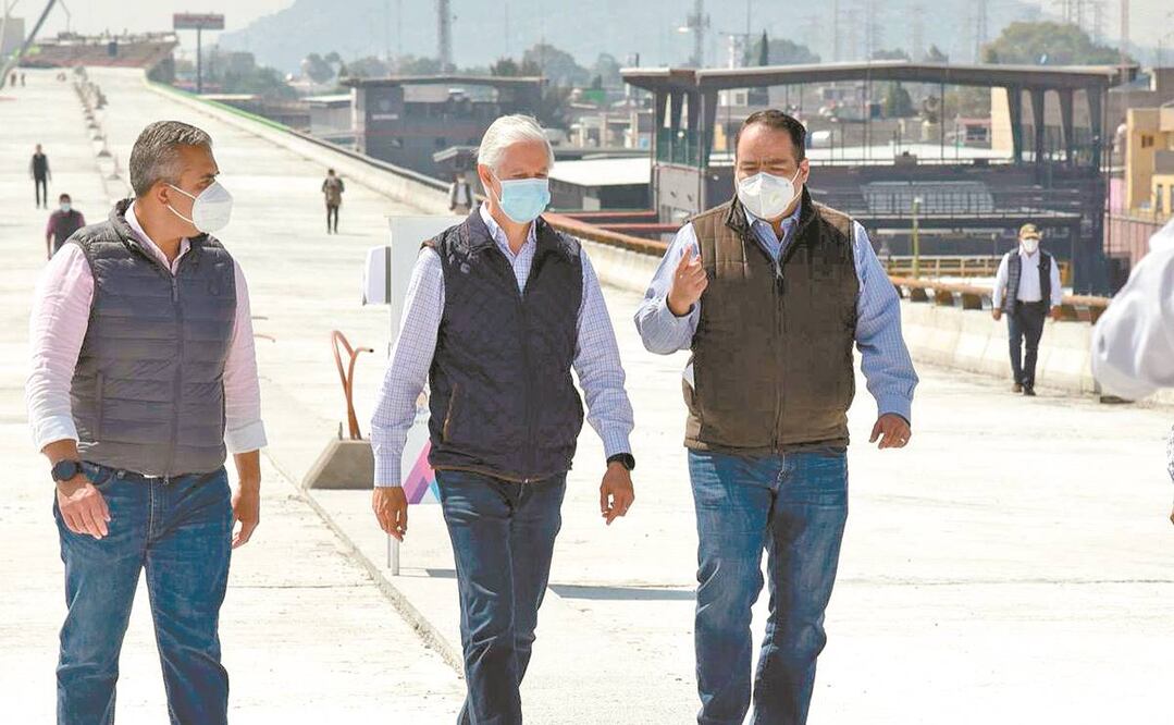 Alfredo del Mazo, gobernador del Estado de México, constató que la autopista presenta un avance de 89% en la obra. Foto: ESPECIAL