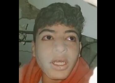 Joven se graba atrapado bajo los escombros en Siria: "no sé si moriré o viviré", dice