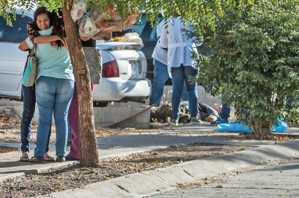 Según reportes, los agentes fueron ultimados cuando uno de ellos bajaba de la patrulla para ingresar a su casa. Uno de los agresores murió en el lugar (JUAN OLEGARIO. CUARTOSCURO)