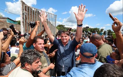Bolsonaro multado por promover aglomeración y no usar cubrebocas en Brasil