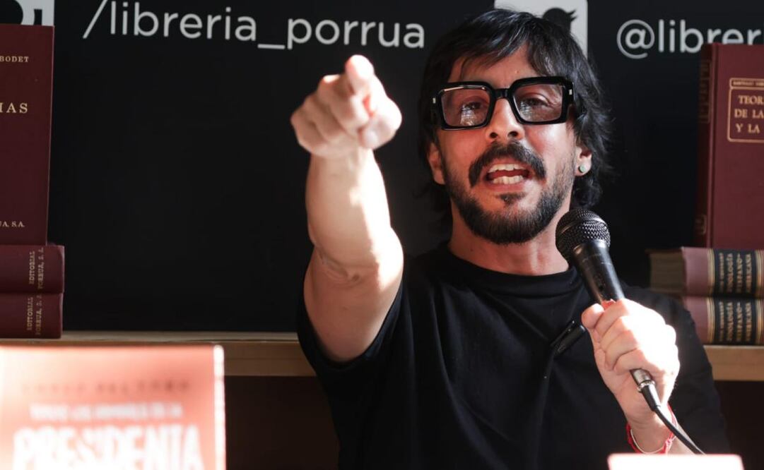 Chavo del Toro, caricaturista mexicano presenta el libro "Todos los hombres de la presidenta" en una librería ubicada en Chapultepec esta tarde. Foto: Carlos Mejía/EL UNIVERSAL
