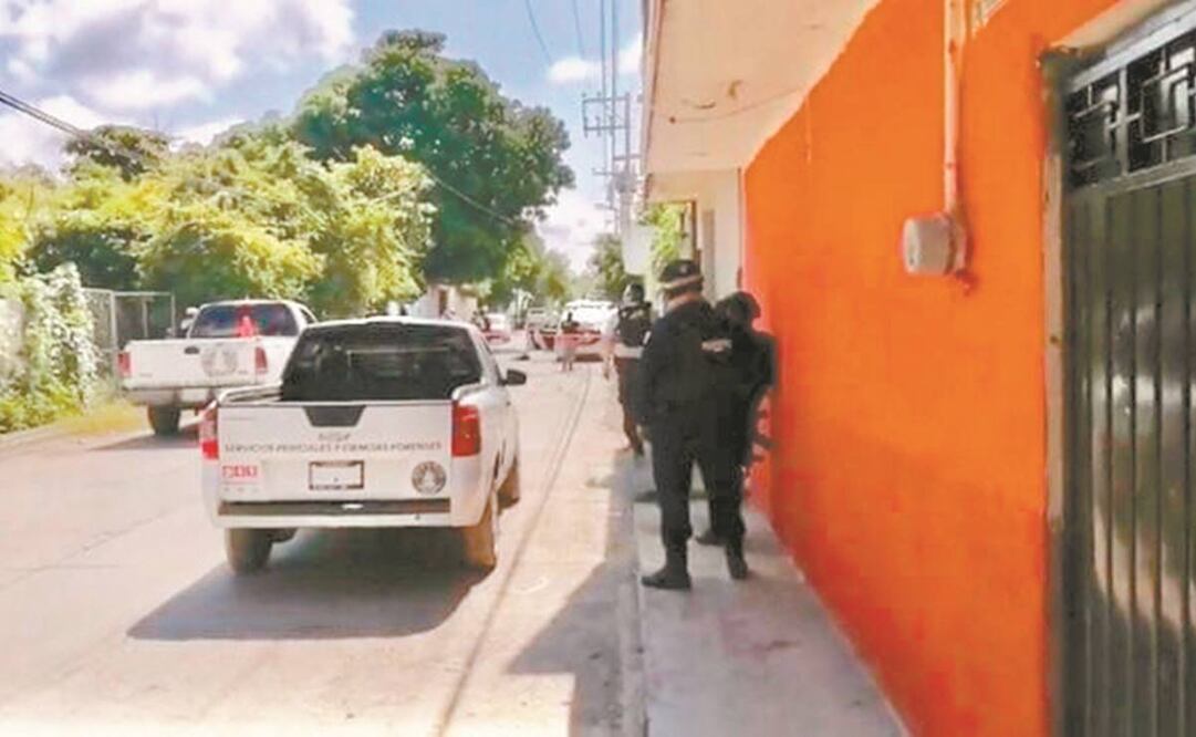 Los cadáveres de cuatro hombres fueron hallados ayer en la cajuela de un auto en Iguala. Foto: Especial.