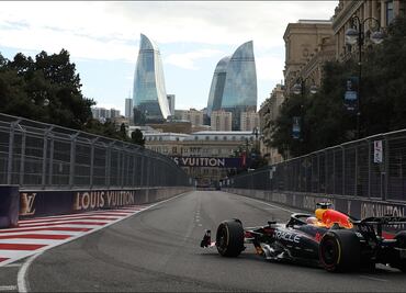 F1: Max Verstappen firma la 'pole' en el caos de Azerbaiyán, donde Sainz sale segundo