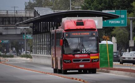 Mujer intenta ganarle el paso a unidad del Metrobús Línea 3 y resulta atropellada