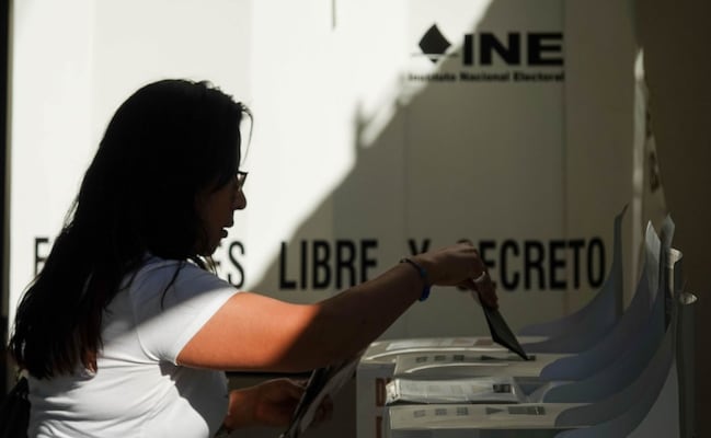 Juristas y exmagistrados alertan riesgo de censura rumbo a elecciones de 2027; Alcocer, Cossío y Valadés, entre los firmantes