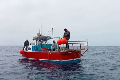 Rescata Marina a cinco pescadores a la deriva frente a costas de Ensenada