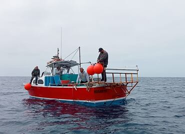 Rescata Marina a cinco pescadores a la deriva frente a costas de Ensenada