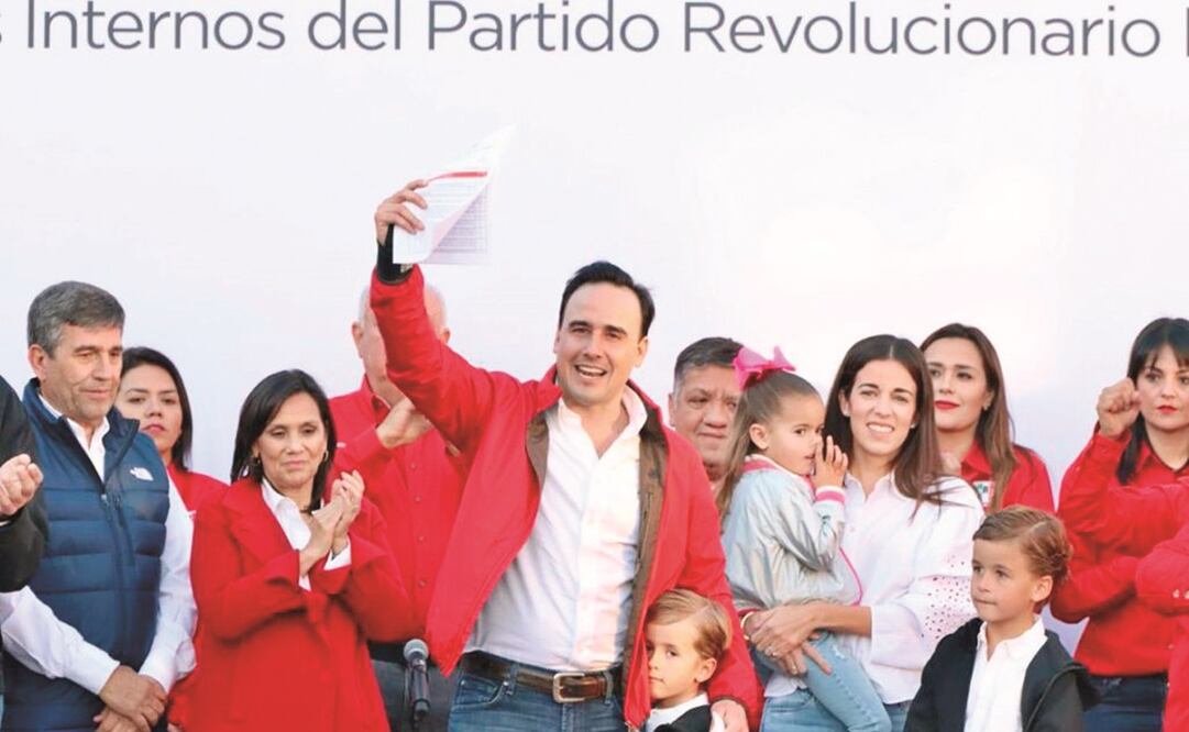 Acompañado de su familia, Manolo Jiménez presentó formalmente su aspiración de ser el candidato del PRI a gobernador de Coahuila en las elecciones de este año. Foto: ESPECIAL