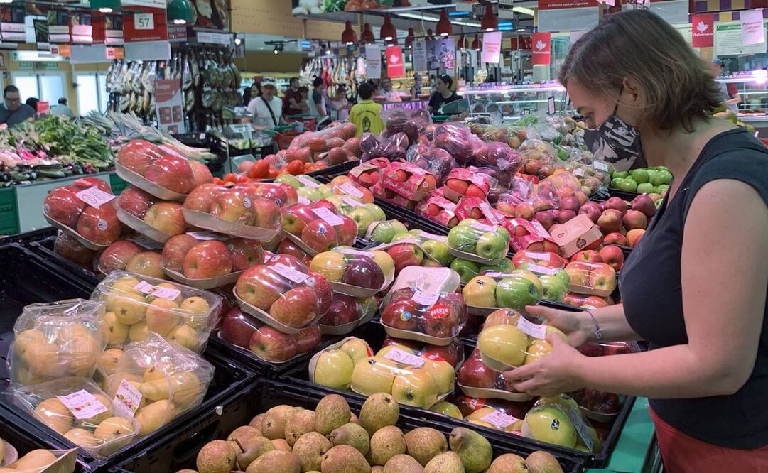 La fuerte subida de los precios de los alimentos está cambiando la cesta de la compra. Foto: EFE