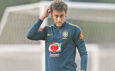 Neymar aún no supera la lesión 
