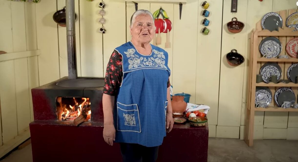 Te damos la receta de la rica sopa que Doña Ángela compartió en YouTube. Imagen: YouTube “De mi rancho a tu cocina”