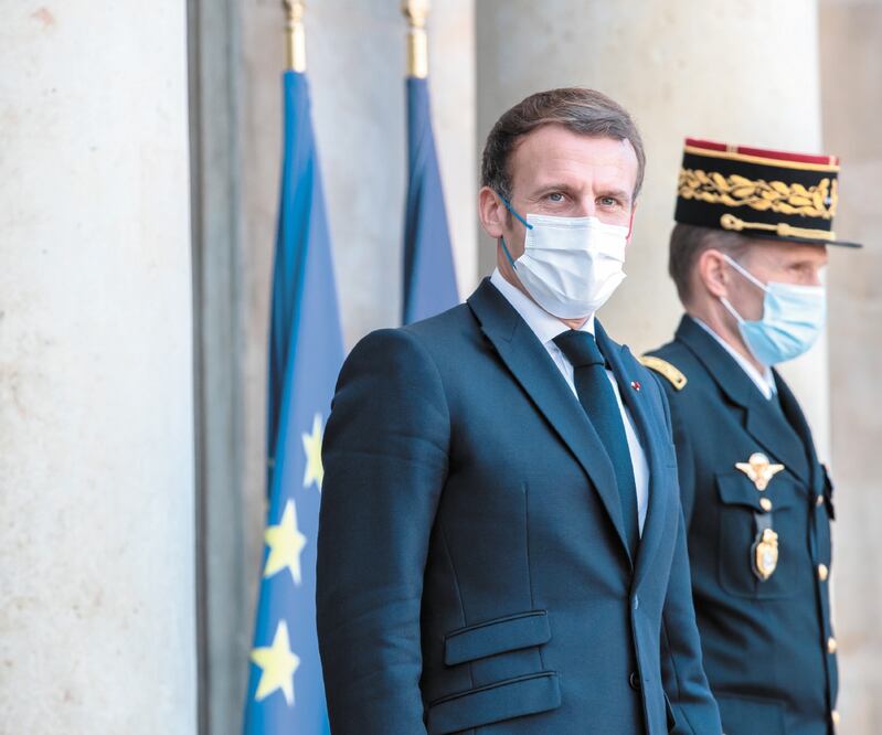 El presidente francés, Emmanuel Macron, el 12 de diciembre en el Palacio del Elíseo, París. Ayer se reportó que dio positivo a Covid-19. Foto: ARCHIVO XINHUA
