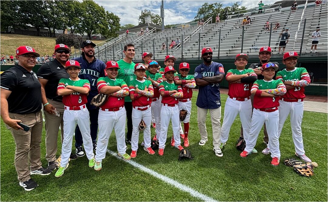 FOTO: ESPECIAL - Randy Arozarena y Andrés Muñoz convivieron el equipo mexicano de Ligas Pequeñas en Williamsport;