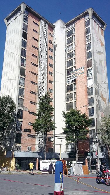 Habitantes del edificio Osa Mayor, en la colonia Doctores, delegación Cuauhtémoc, aún esperan el dictamen para saber si se demolerá (CÉSAR REYES. EL UNIVERSAL)