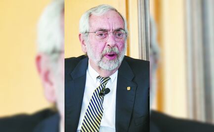 Humo blanco en la UNAM