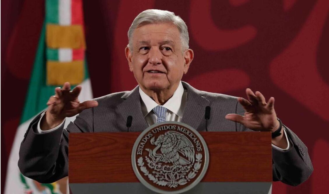 El presidente López Obrador les advirtió que si no actúan de manera consecuente y si no le tienen amor al pueblo, esté no los va a apoyar y no los seguirá. Foto: Diego Simón Sánchez