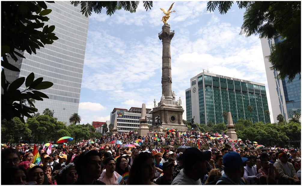 La marcha LGBT+ partirá del Ángel de la Independencia rumbo al Zócalo, donde miles de personas de la comunidad LGBT+, familiares y aliados participan en esta edición 2024. Foto: Yaretzy M. Osnaya / EL UNIVERSAL