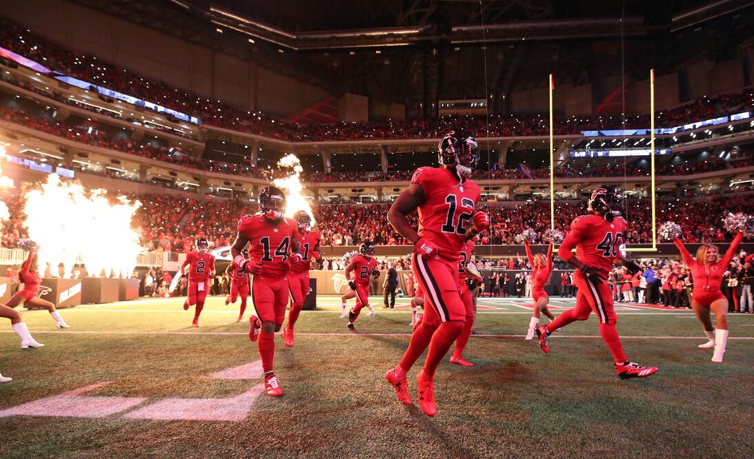 Reuters. Los Falcons se colocaron una victoria detrás de los líderes divisionales Saints.