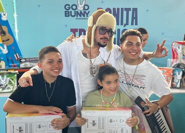 Bad Bunny entrega piezas musicales, deportivas y de arte para que niños logren sus sueños