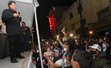 Acude Ricardo Aldana al sindicato petrolero a festejar triunfo con simpatizantes