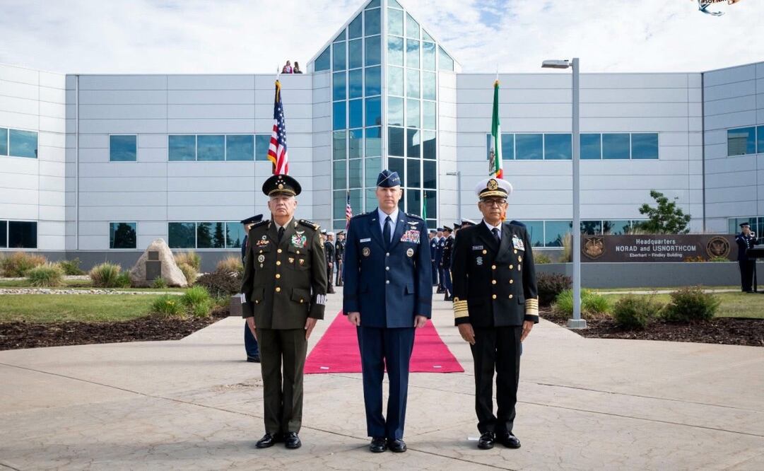 Visita del almirante Raymundo Pedro Morales Ángeles y el general Ricardo Trevilla Trejo al Cuartel General del Comando Norte de Estados Unidos. Foto: Especial