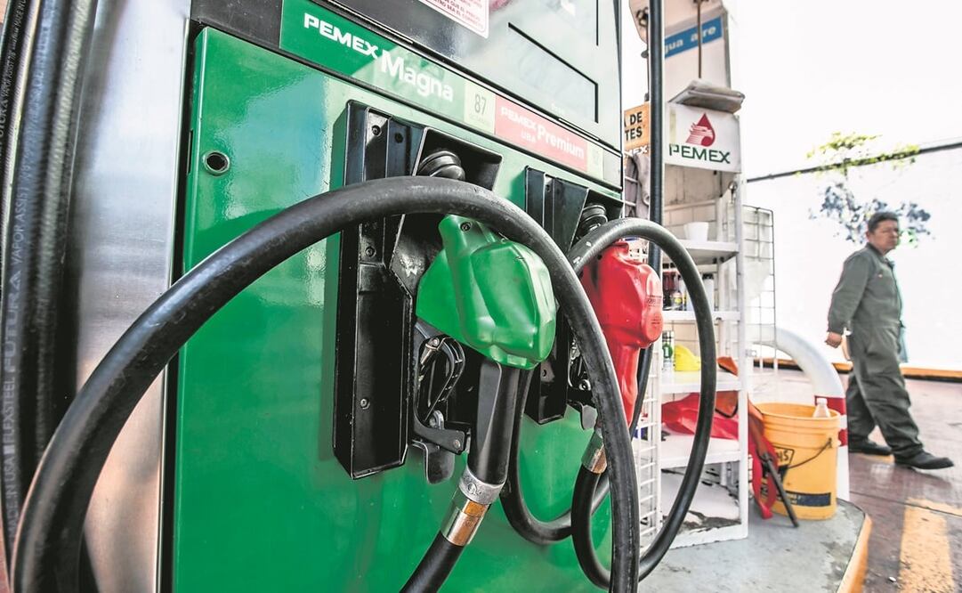 En el segundo semestre del año pasado los inventarios de gasolina Premium llegaron a desplomarse en 45.8%. Foto: ARCHIVO EL UNIVERSAL