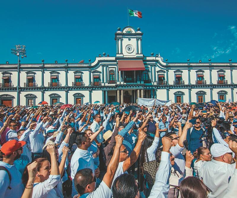 Los manifestantes también exigieron al gobierno estatal la liberación de 250 millones de pesos que envió la SEP para el pago de aguinaldos a trabajadores de la casa de estudios. Fotos: ESPECIALES