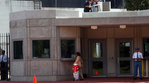 Evacuan embajada de EU en Argentina por falsa amenaza de bomba