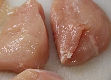 México revisará cuota para importar pierna y muslo de pollo de Estados Unidos