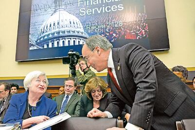 Alza de tasas en EU fue inoportuna: analistas
