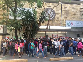 Campesinos protestan afuera de la Sedesol