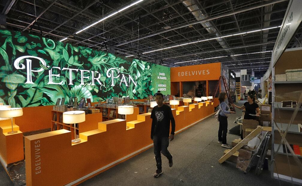 Guadalajara, Jalisco 24/11/2023 Aspectos del montaje de la feria internacional del libro de Guadalajara que se inaugurará el día de mañana. Foto: Fernanda Rojas/EL UNIVERSAL.