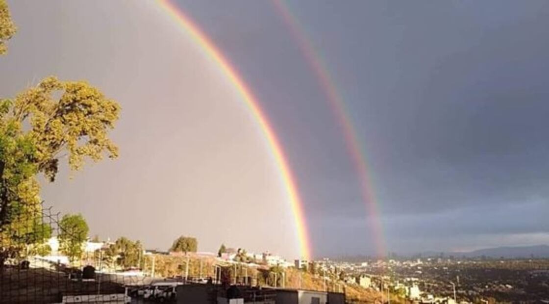 Tras lluvia, aparece doble arcoíris en la CDMX