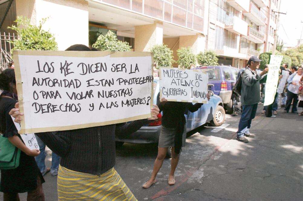 Entre los capturados en Atenco había mujeres; se contabilizan, por sus testimonios, alrededor de 50 (ARCHIVO EL UNIVERSAL)