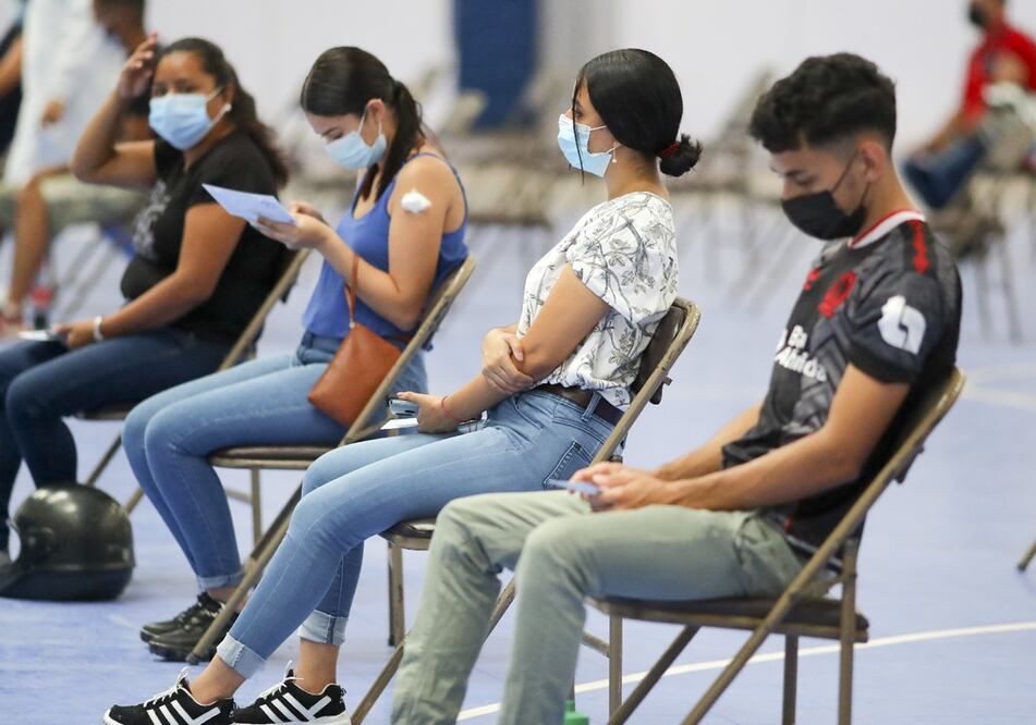 Programa de vacunación en adultos jóvenes. Foto: Xinhua, archivo 