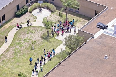 Inició reunificación de familias, dice DHS