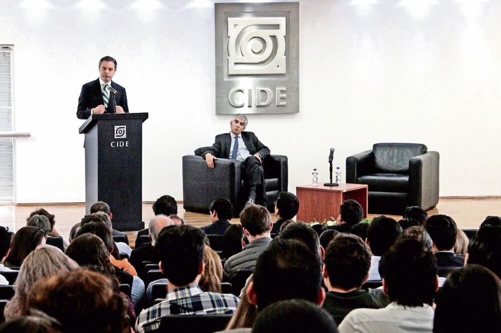El secretario de Educación Pública, Aurelio Nuño Mayer, durante la conferencia en el Centro de Investigación y Docencia Económicas (JUAN BOITES. EL UNIVERSAL)